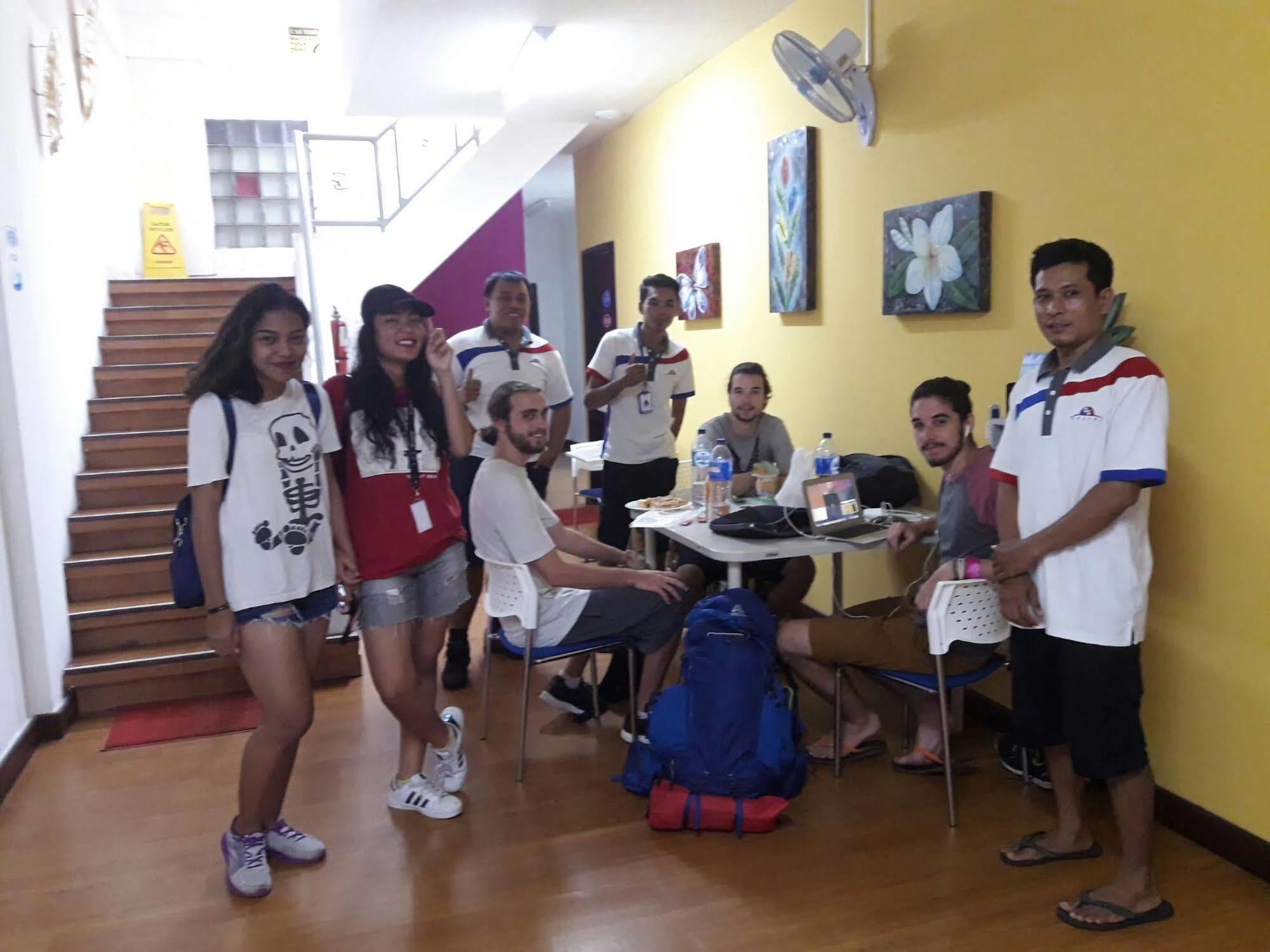 Cx Hostel Kuta Raya ภายนอก รูปภาพ